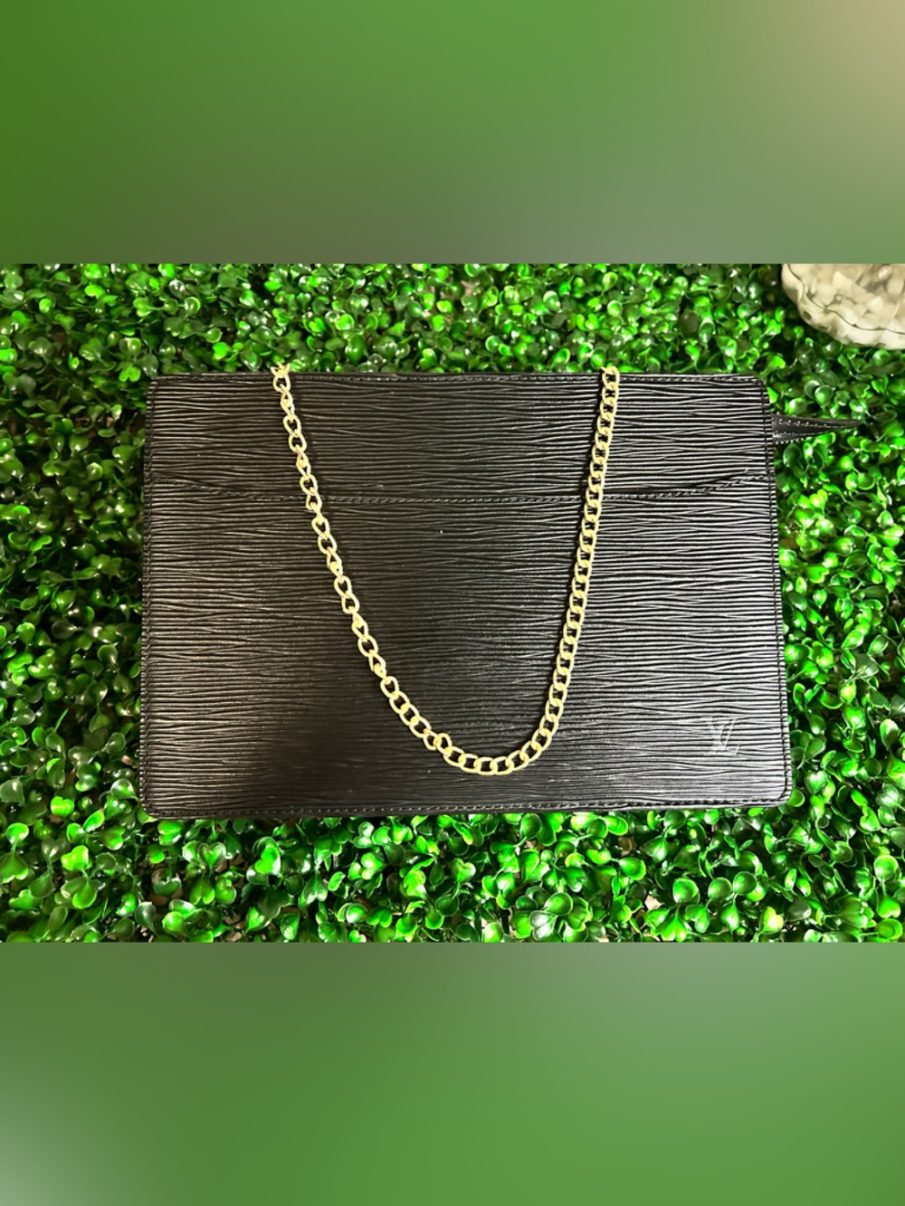 Vintage Louis Vuitton LV Black Epi Zip Pochette w/ Removable Strap - Picture 4 of 15